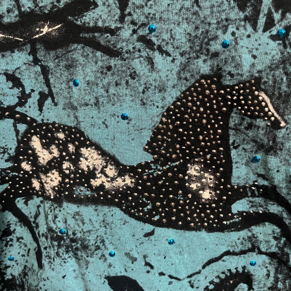 💜 Medium Teal and Black Horse Print V-Neck Long Sleeve Top - Picture 3 of 10